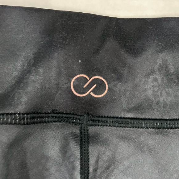 Calia by Carrie Underwood Small Medallion Ankle Length Workout Pants - Picture 5 of 8